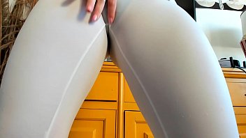Sexy Angel Webstripper tirando a leg Branca rebolando com a calcinha socada